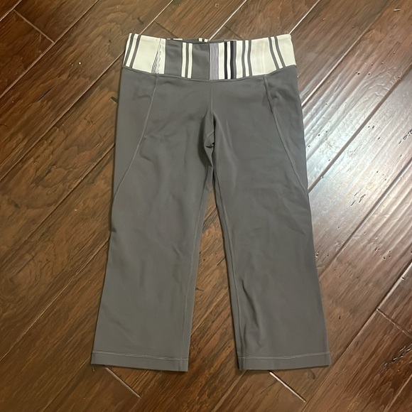 Lululemon Gather & Crow Crop Soot Light / Groovy Stripe Nimbus Size 8 - Picture 6 of 11